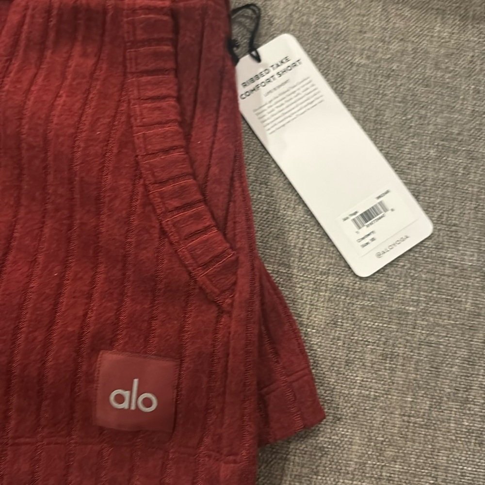 Alo yoga ribbed comfort short